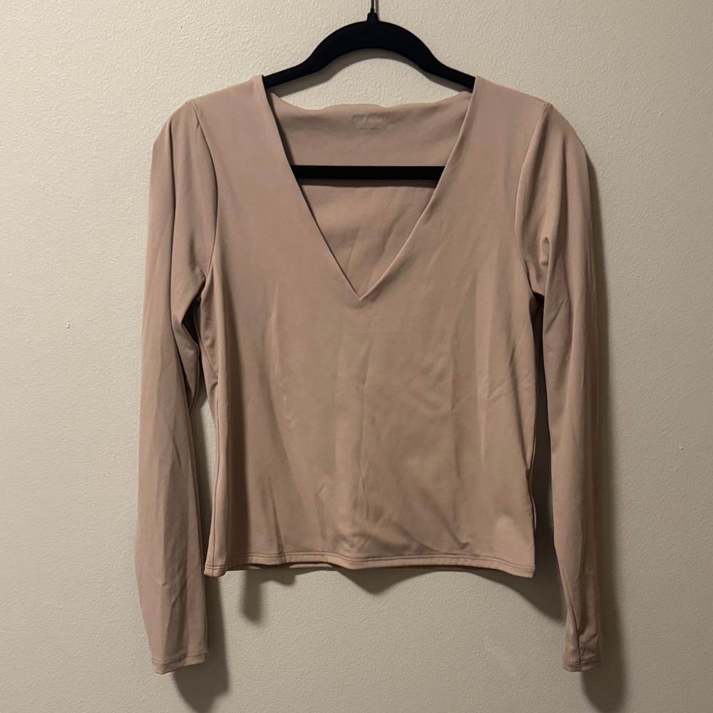 Old Navy Cream/Tan V-Neck Long Sleeve Top